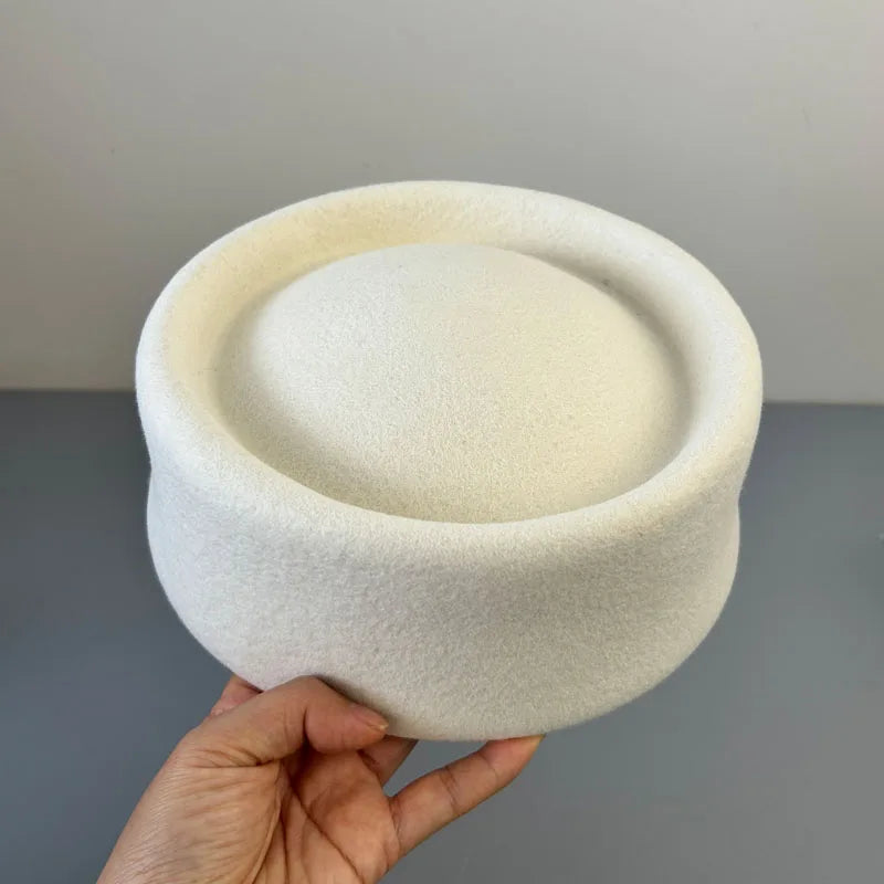 Vintage Hard Top Flat Fedoras Hats Women 100% Wool Felt Berets Hat Wedding Fascinator Caps Wedding Cocktail Party Pillbox Hat