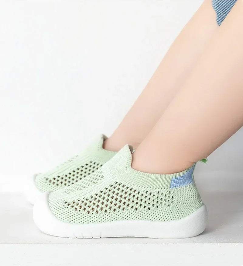 Chaussures bébé printemps populaires, maille tricotée respirante pour filles et garçons de 0 à 3 ans, baskets décontractées d'été à enfiler, antidérapantes pour tout-petits, premières chaussures de marche