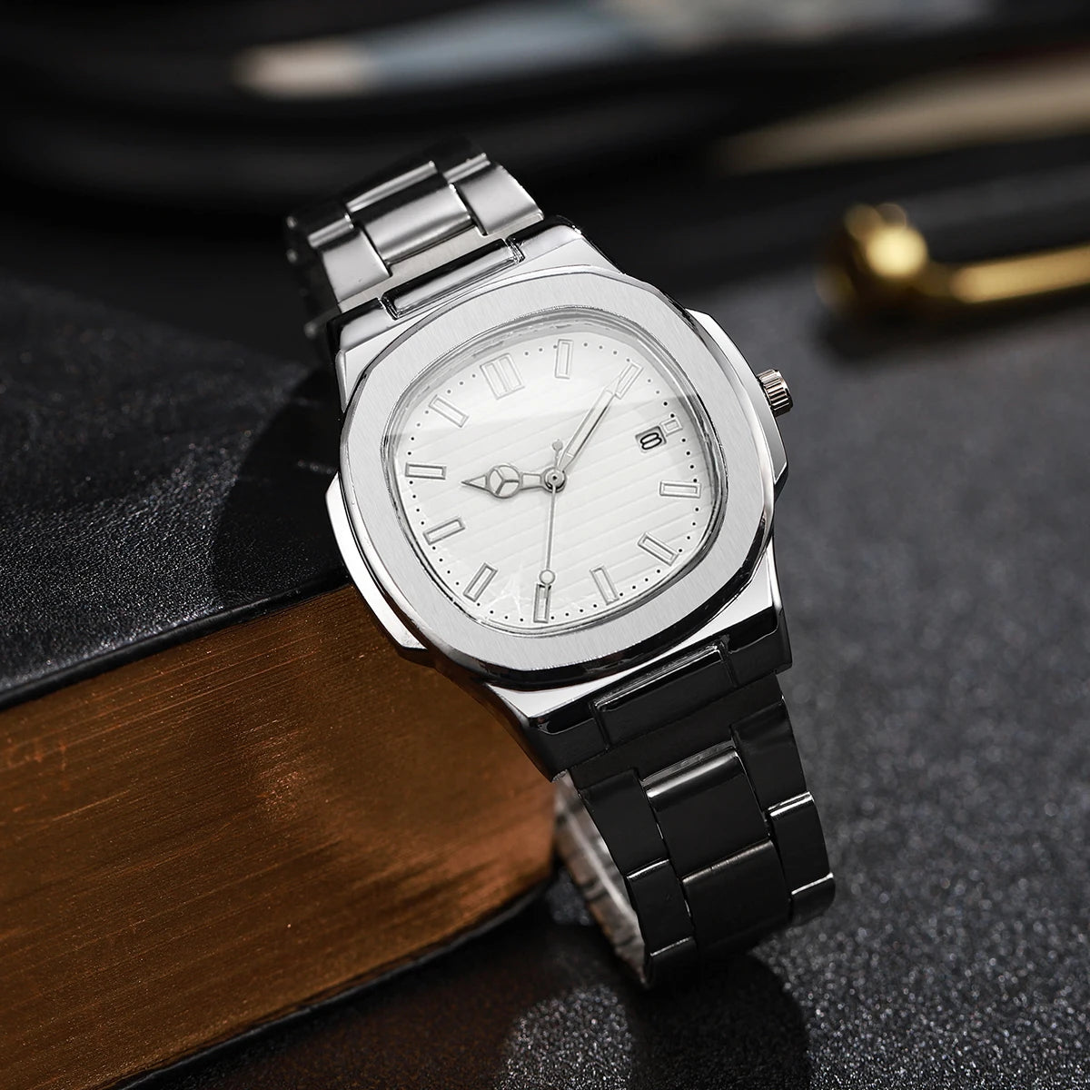 Herrenmode Armbanduhren, Business-Quarzuhr mit quadratischem Zifferblatt, Edelstahlarmband und Kalender für Herren (ohne Box)