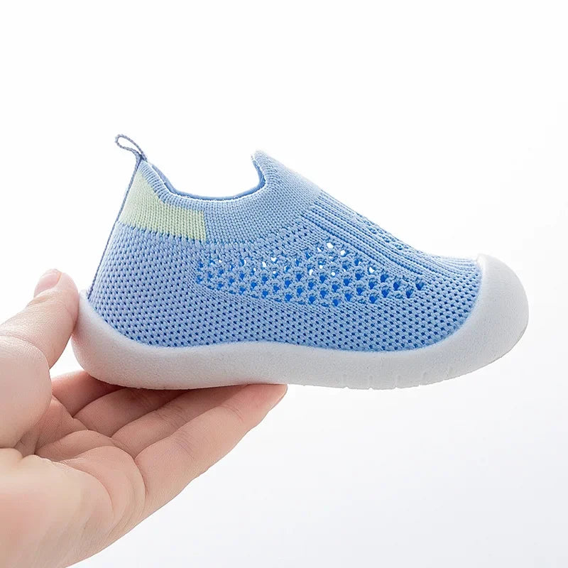 Chaussures bébé printemps populaires, maille tricotée respirante pour filles et garçons de 0 à 3 ans, baskets décontractées d'été à enfiler, antidérapantes pour tout-petits, premières chaussures de marche