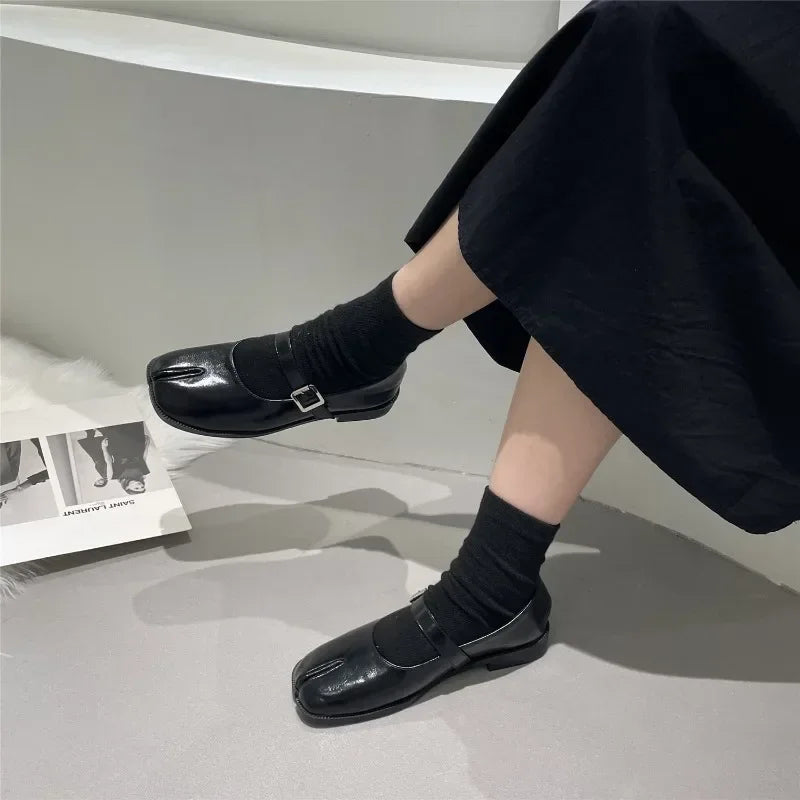 Novelty Split Toe flat shoes woman quality leather mary janes Japanese style trotters flats ankle bele Tabi ninja loafers women