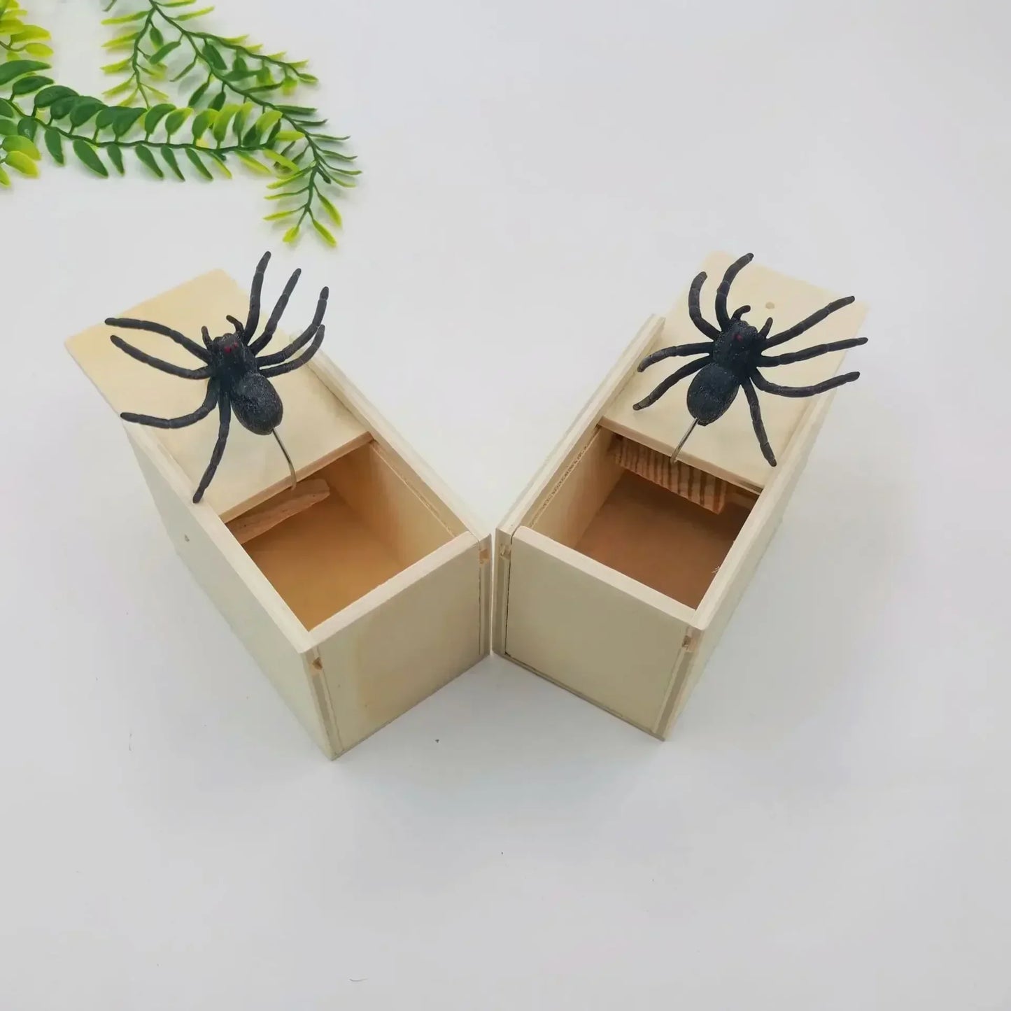 Wooden Prank Spider Scare Box Pranks Stuff Toys Handcrafted Spider Money Surprise in A Box Practical Joke Toys Gag Gift Amagi