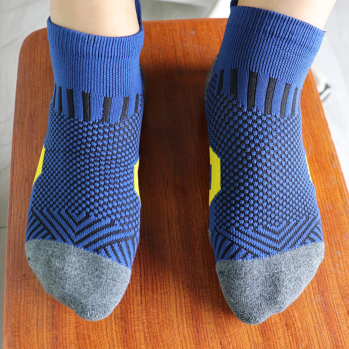3/9 paires de chaussettes de sport antidérapantes pour hommes et femmes, chaussettes de basketball professionnelles épaissies avec fond en serviette pour la course à pied et l'entraînement de fitness