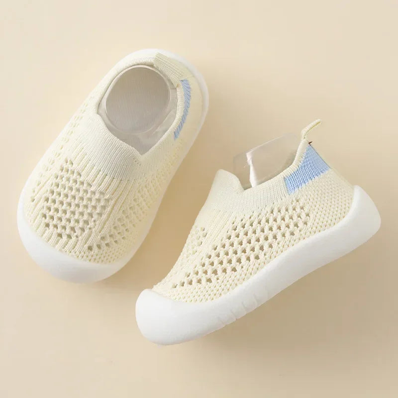 Chaussures bébé printemps populaires, maille tricotée respirante pour filles et garçons de 0 à 3 ans, baskets décontractées d'été à enfiler, antidérapantes pour tout-petits, premières chaussures de marche