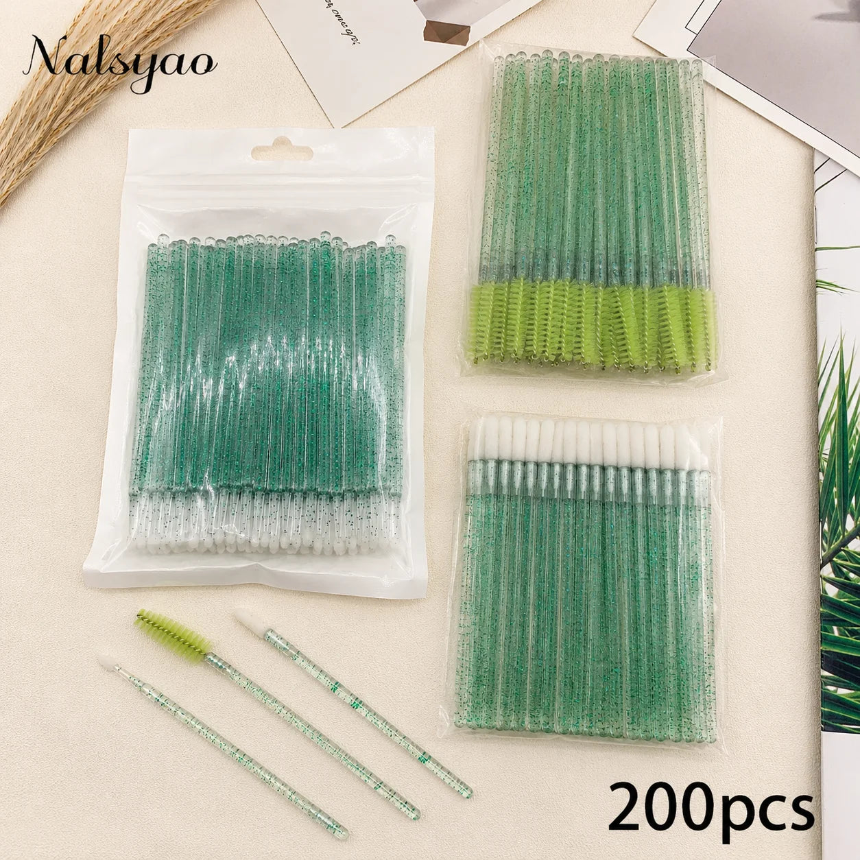 200pcs Eyelash Extension Special Eyelash Removal Brush Micro Brush Eyelash Brush Lipline Cotton Brush for Eyelash Extension Tool