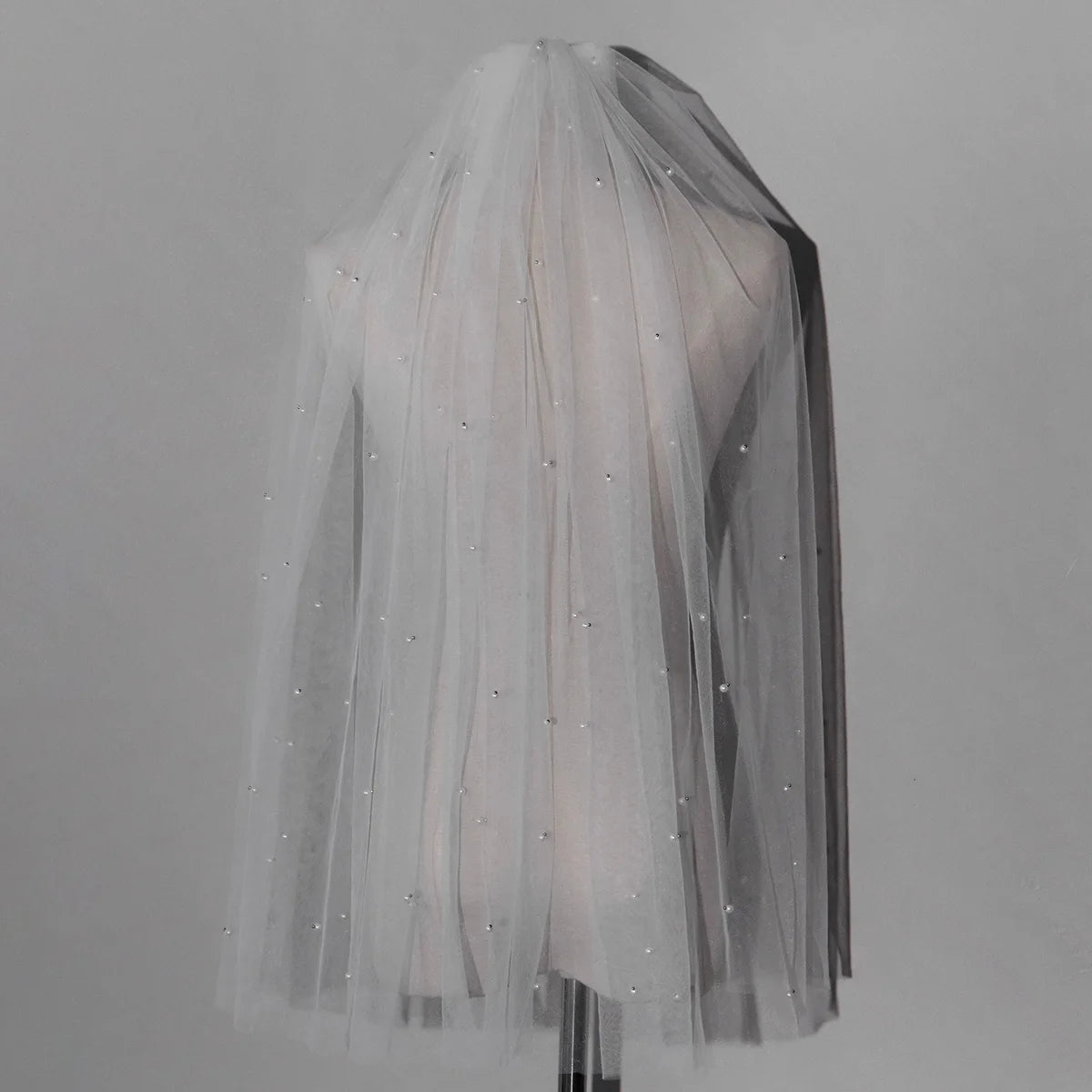 Double Layer Mesh Tulle Solid Color Women Short Wedding Veil with Clip Ribbon Edge Center Cascade Bride Headpiece Party