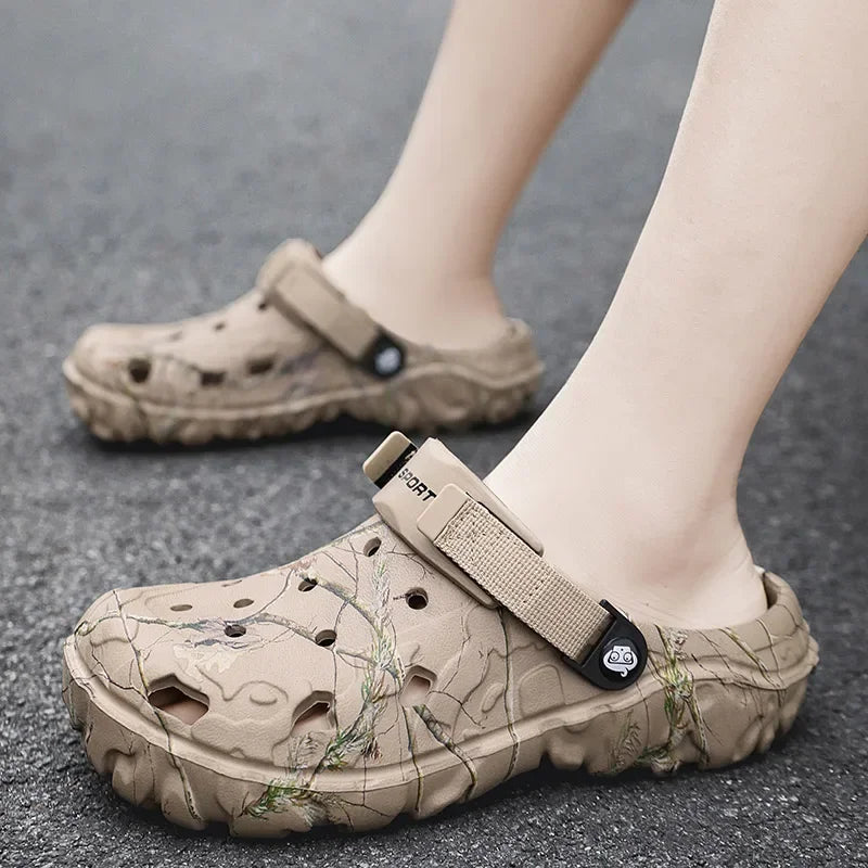 New Summer Men's Sandals New Home Garden Shoes Comfortable and Lightweight Men Slippers Non-Slip Soft Bottom Flip Flop Sandals