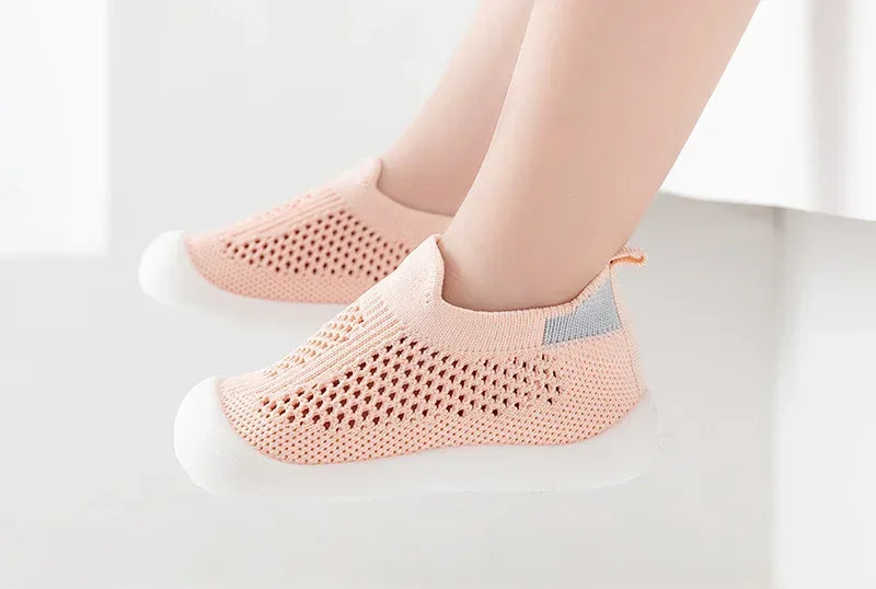 Chaussures bébé printemps populaires, maille tricotée respirante pour filles et garçons de 0 à 3 ans, baskets décontractées d'été à enfiler, antidérapantes pour tout-petits, premières chaussures de marche