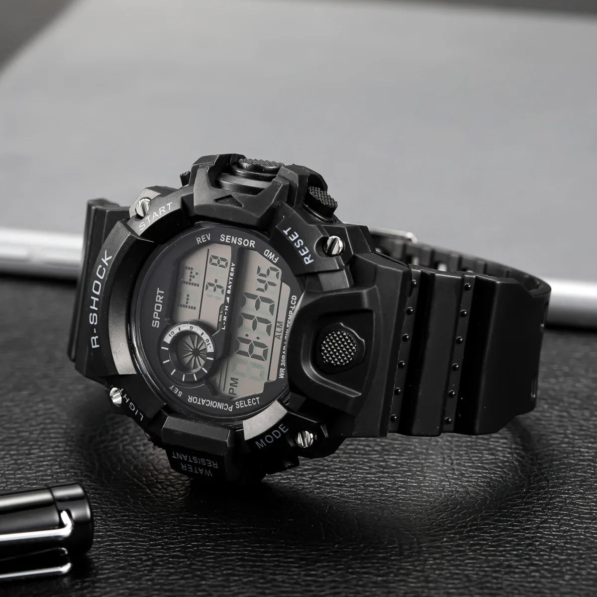 Mode Herrenuhr Sportliche elektronische Armbanduhr Großes Zifferblatt Multifunktional Wasserdicht Leuchtend Alarm Kinder Militäruhr für Herren