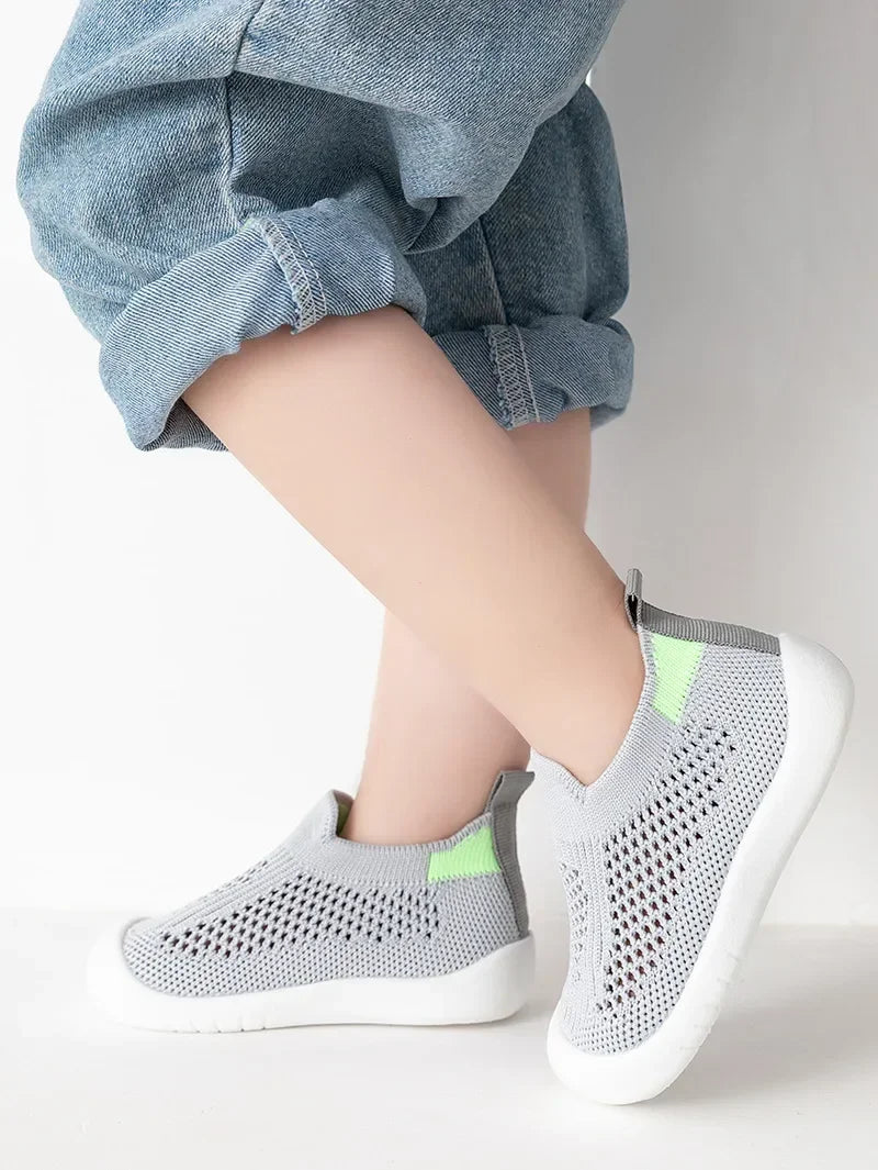 Chaussures bébé printemps populaires, maille tricotée respirante pour filles et garçons de 0 à 3 ans, baskets décontractées d'été à enfiler, antidérapantes pour tout-petits, premières chaussures de marche