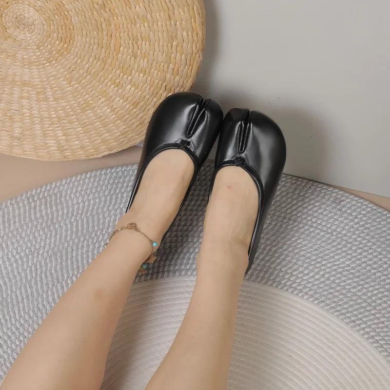 2026 New Women's Split-Toe Tabi Flats, Soft Leather Slip-On Ballet Shoes, Comfortable Casual Daily Wear Flat Shoes for Ladies