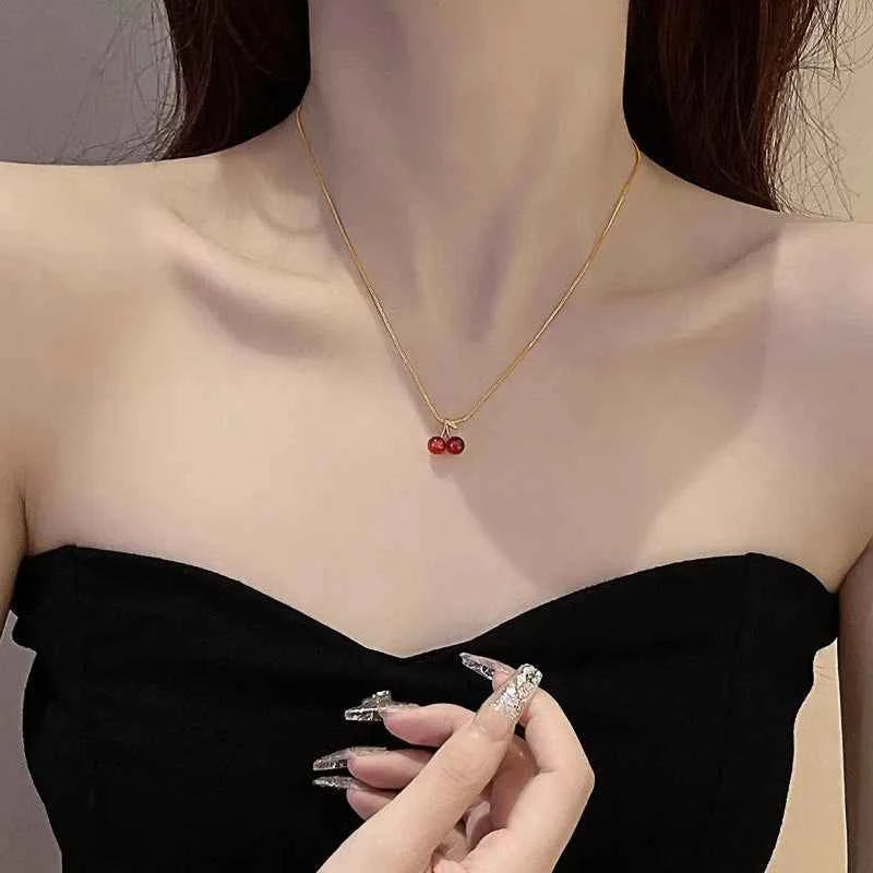 The 2025 summer classic sweet wine red cherry pendant necklace is a fashionable and individual fruit golden chain necklace for w