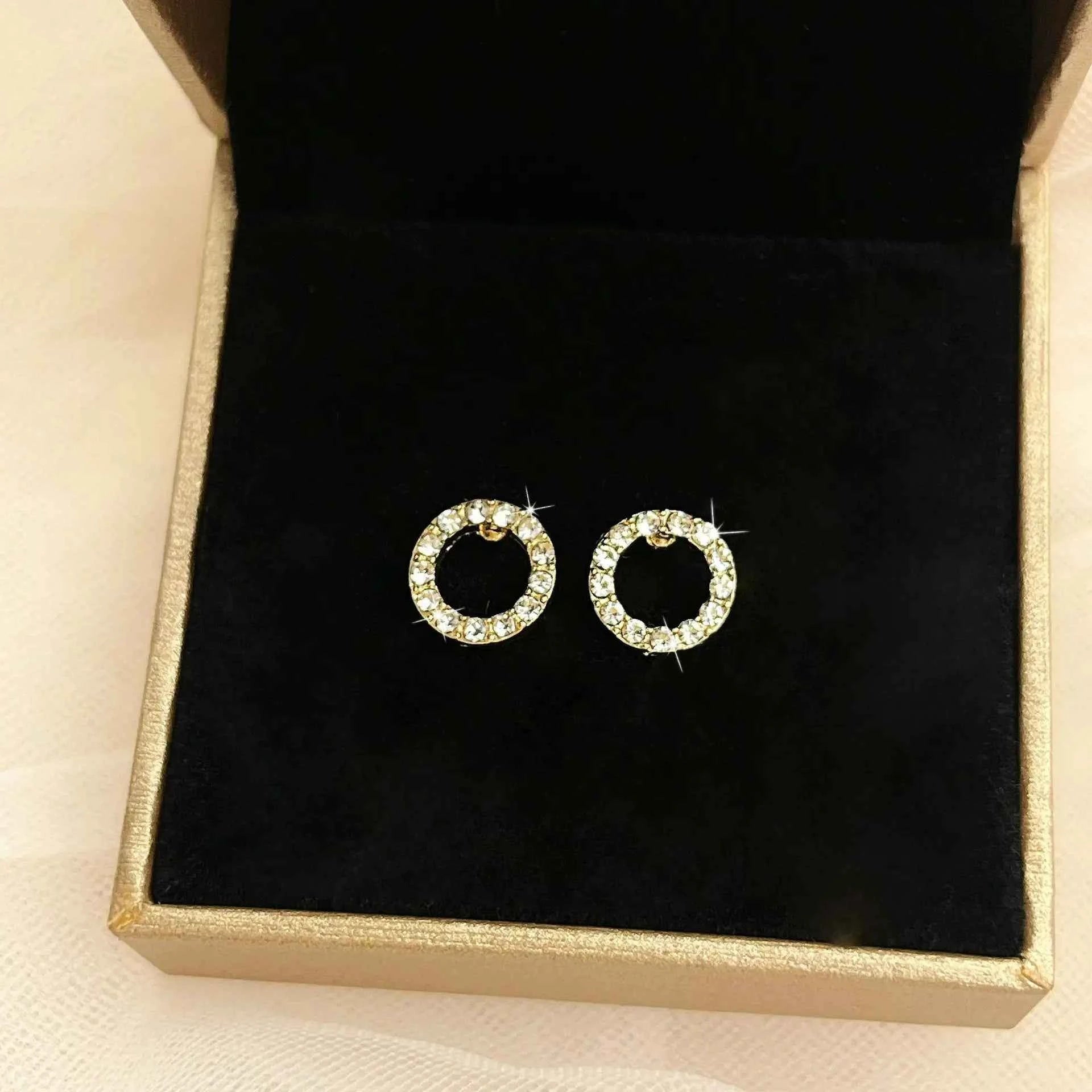 New simple round earrings with super flashy elegant and light luxury design, classic and versatile. - Shoppiline