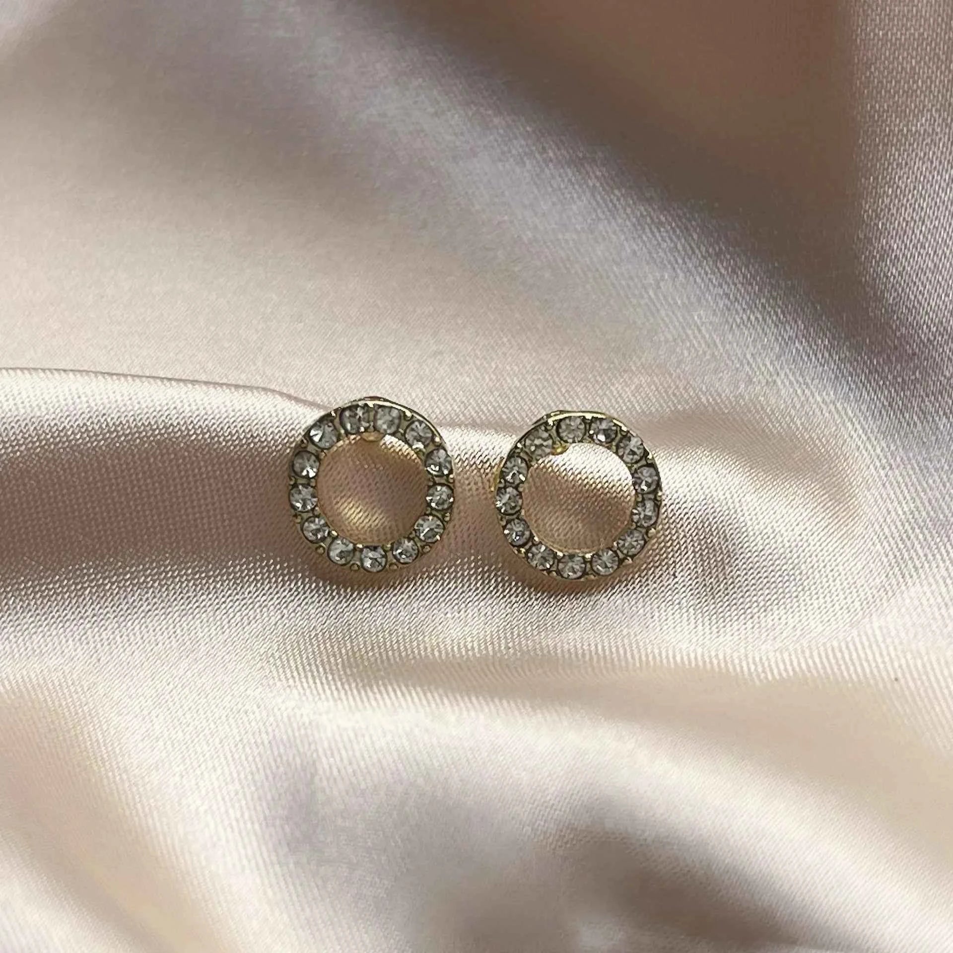 New simple round earrings with super flashy elegant and light luxury design, classic and versatile. - Shoppiline