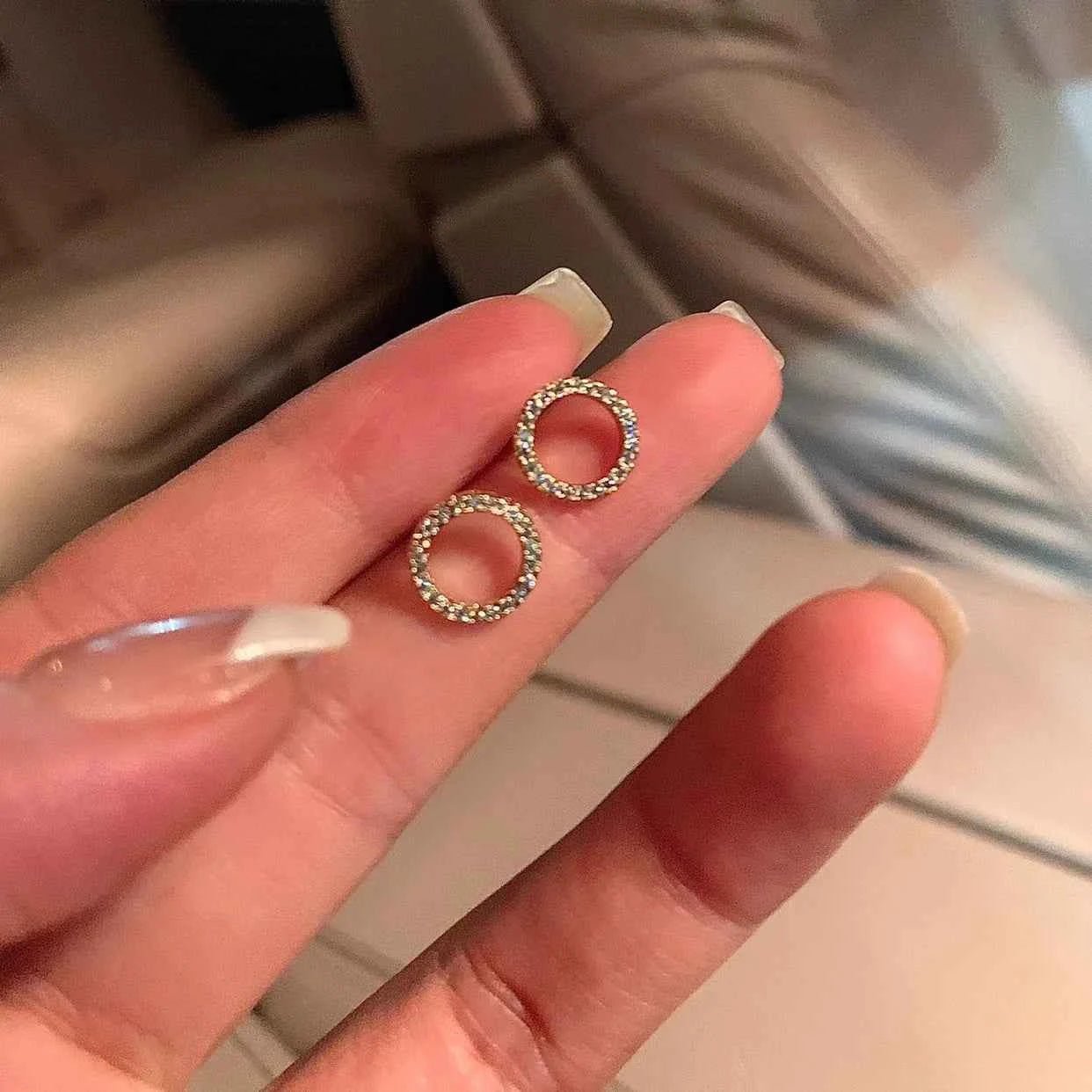 New simple round earrings with super flashy elegant and light luxury design, classic and versatile. - Shoppiline